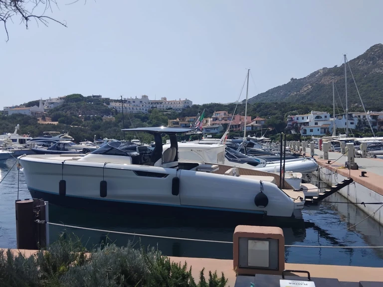 Pronajmout si Bellini Yachts Astor 36 v Porto Cervo