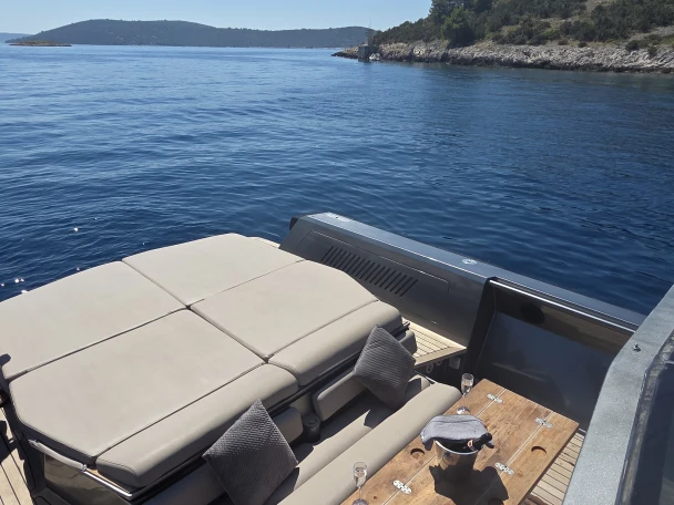 Pronajmout si Wally Tender 45 v Split
