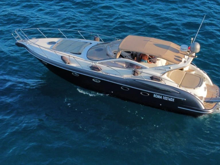 Pronájem Motorová loď Azimut s licencí