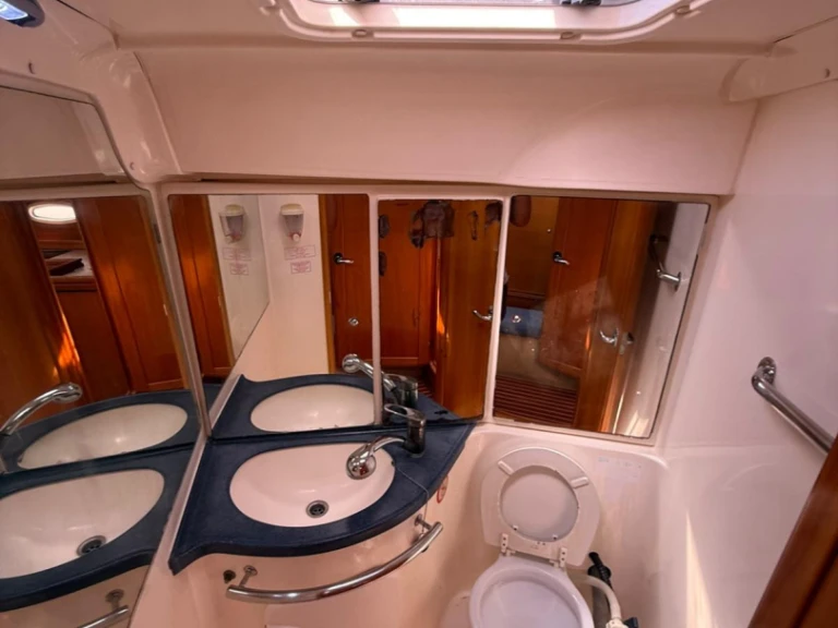 Pronájem jachty v Lavrio -Bavaria Bavaria 42 Cruiser na Samboatu