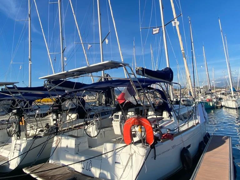 Pronájem lodi Jeanneau Sun Odyssey 389 v Ajaccio na Samboatu