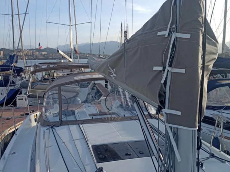 Plachetnice k pronájmu v Ajaccio za nejlepší cenu