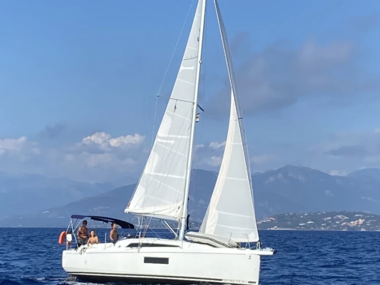 Pronájem lodi Bénéteau Oceanis 30.1 v Ajaccio na Samboatu