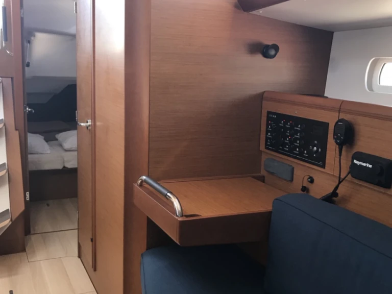 Pronajmout si Jeanneau Sun Odyssey 389 v Ajaccio