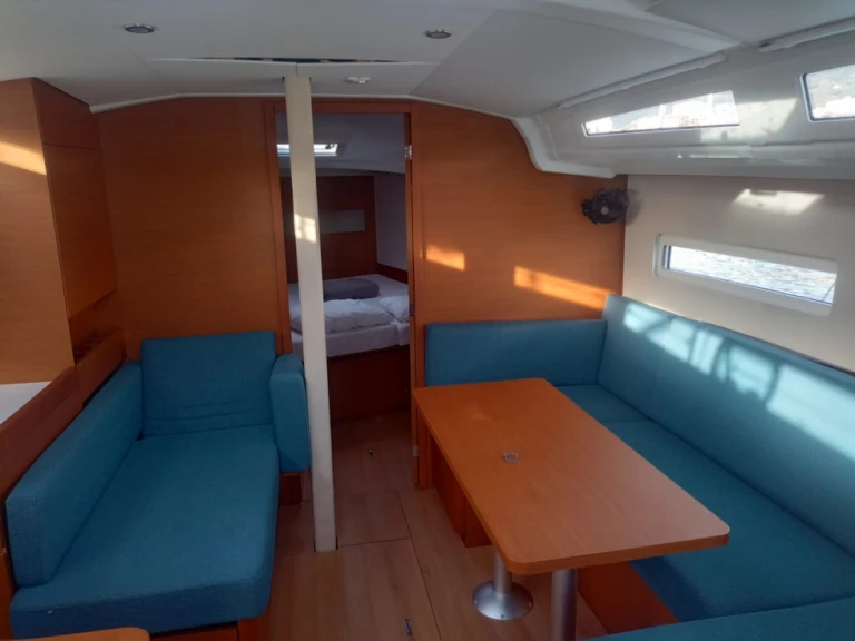 Pronájem lodi Jeanneau Sun Odyssey 410 v Ajaccio na Samboatu