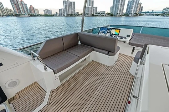 Pronajmout si Prestige 630 Flybridge v Miami Beach