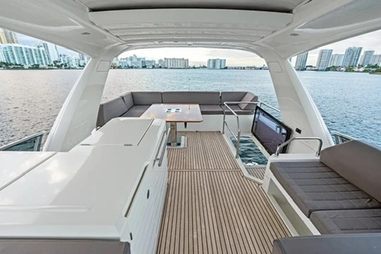 Pronájem lodi Miami Beach lákavé ceny 630 Flybridge