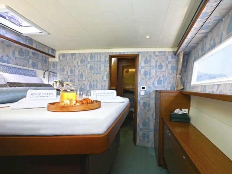 Pronajmout Katamarán se skipperem či ne Lagoon v Athens Marina