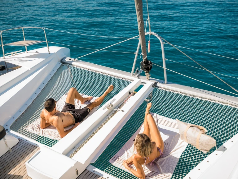 Pronájem lodi Athens Marina lákavé ceny Lagoon 52