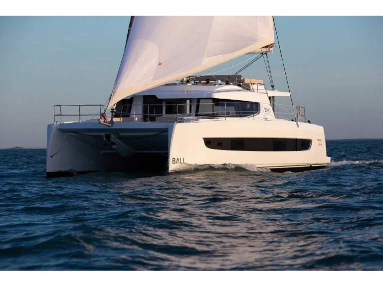 Pronájem lodi Bali Bali 4.4 v Toúrlos na Samboatu
