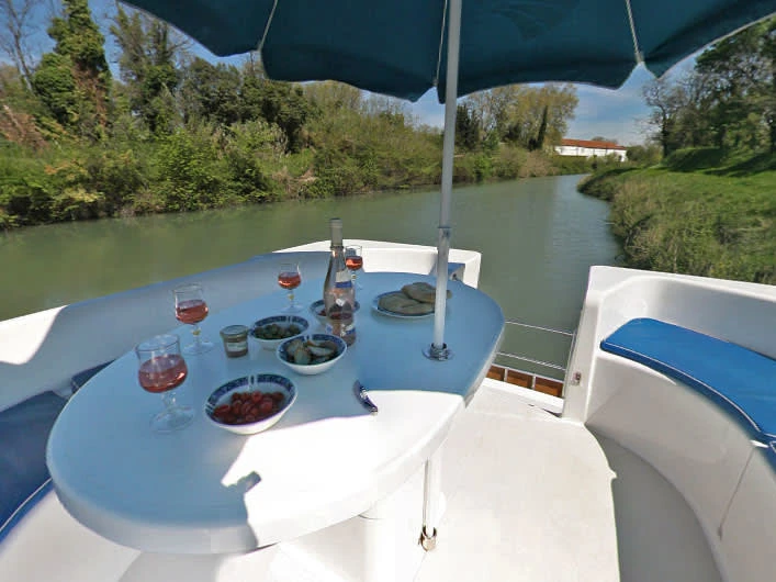 Le Boat Royal Mystique B jednotlivci a charterové společnosti v Homps