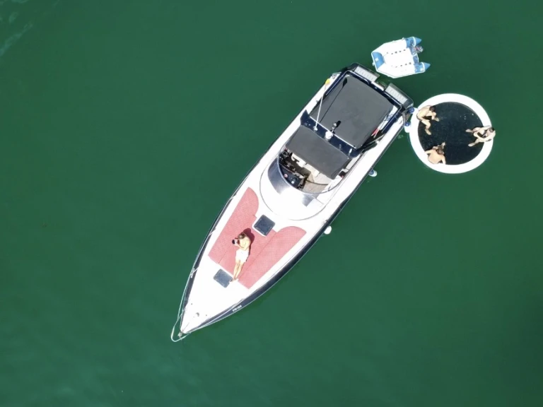 Pronájem Motorová loď Sunseeker s licencí