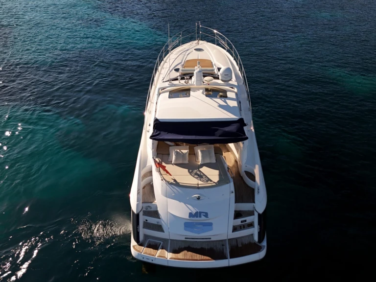 Pronájem Jachta Sunseeker s licencí