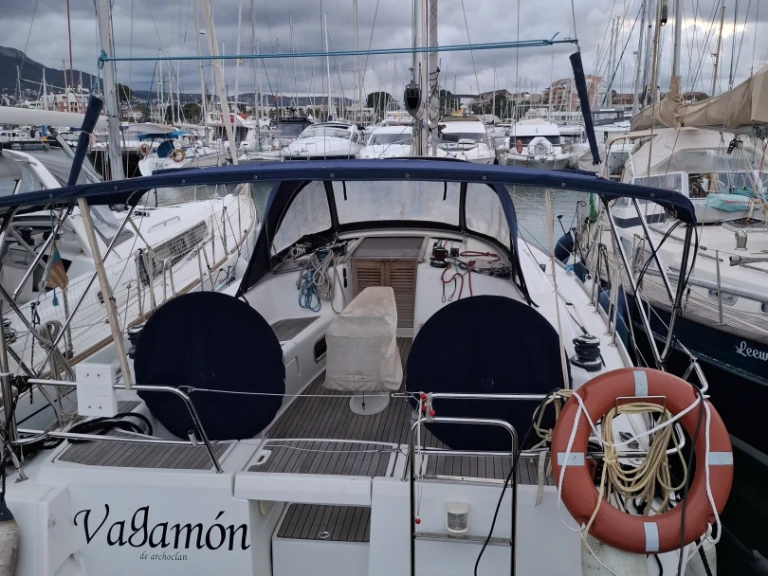 Bénéteau Oceanis 40 jednotlivci a charterové společnosti v Denia