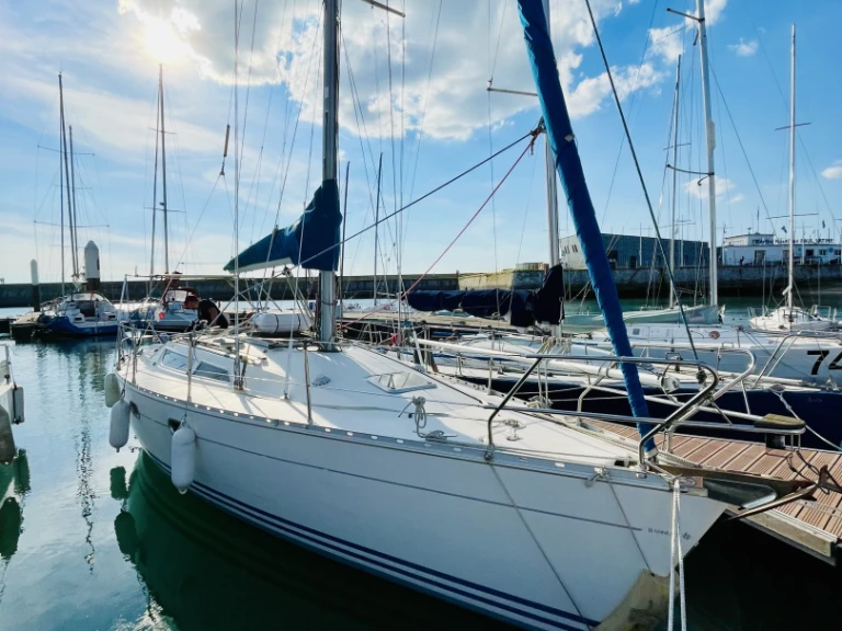 Jeanneau Sun Odyssey 33 jednotlivci a charterové společnosti v Le Havre