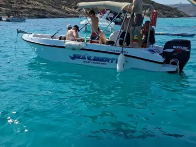 Pronajmout Motorová loď se skipperem či ne Buccaneer v Gozo