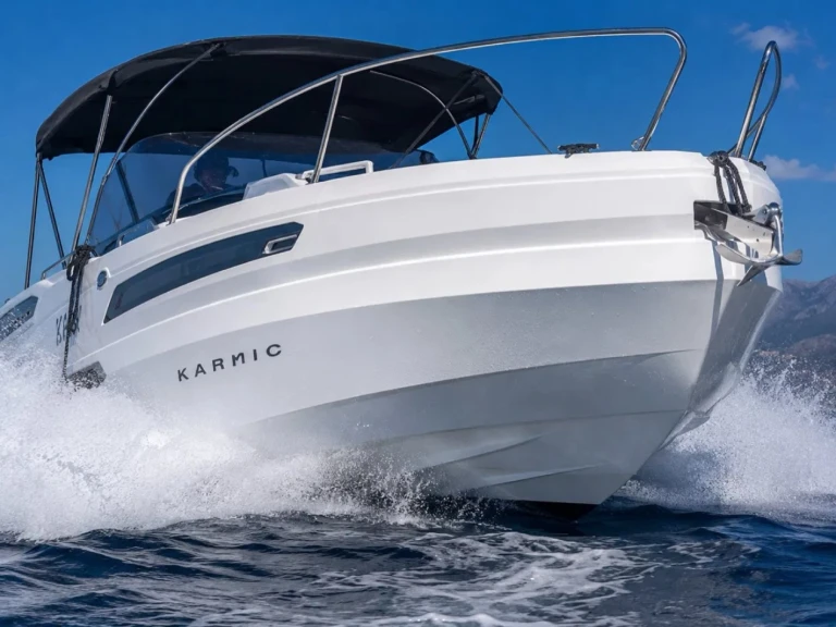Pronájem jachty v Porto do Funchal -Karnic R8S na Samboatu
