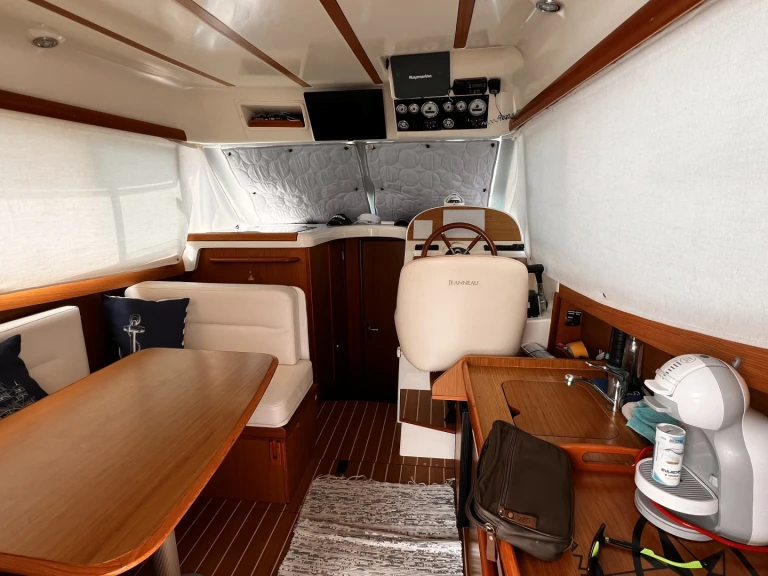 Pronájem lodi Jeanneau Merry Fisher 925 Fly v Real Club Marítimo de Huelva na Samboatu