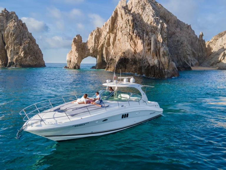 Pronájem lodi Cabo San Lucas lákavé ceny Sea Ray 450 Sundancer