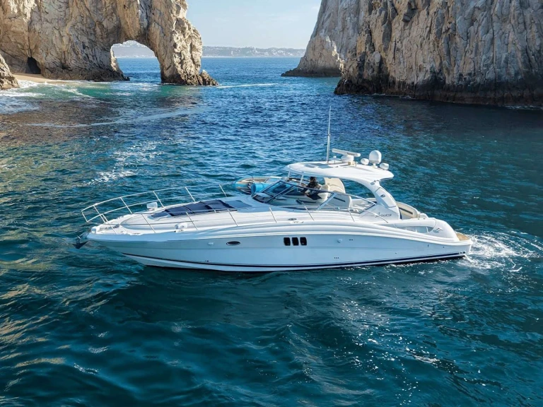 Motorová loď k pronájmu v Cabo San Lucas za nejlepší cenu