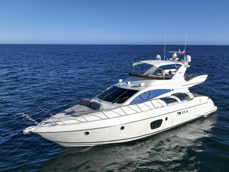 Pronájem Motorová loď Azimut s licencí