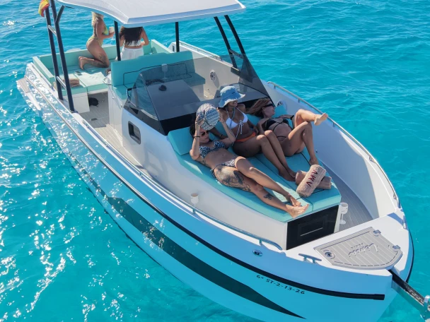 Pronájem lodi Ibiza Town lákavé ceny kalon 29