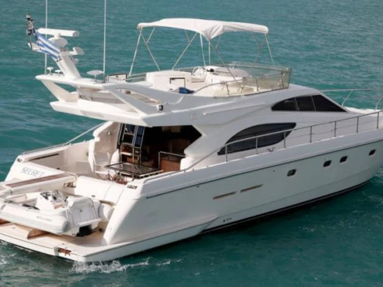 Pronájem lodi Marseille lákavé ceny Ferretti 53