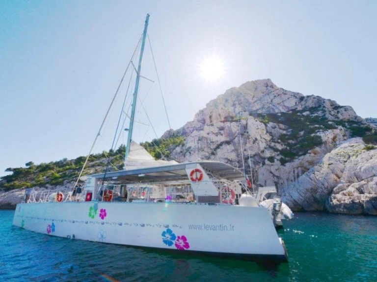Pronajmout si Levantin Ecolorato v Marseille