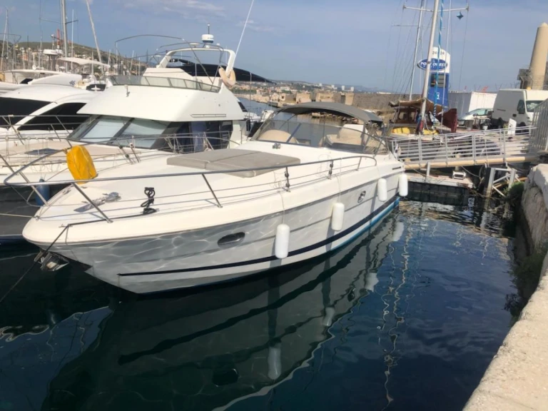 Baia  Baia 43  jednotlivci a charterové společnosti v Marseille