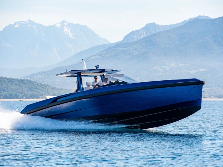 WALLY YACHTS WALLY TENDER jednotlivci a charterové společnosti v Porto-Vecchio