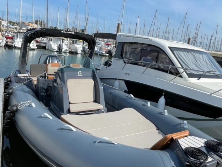 Polotuhá loď k pronájmu v La Trinité-sur-Mer za nejlepší cenu