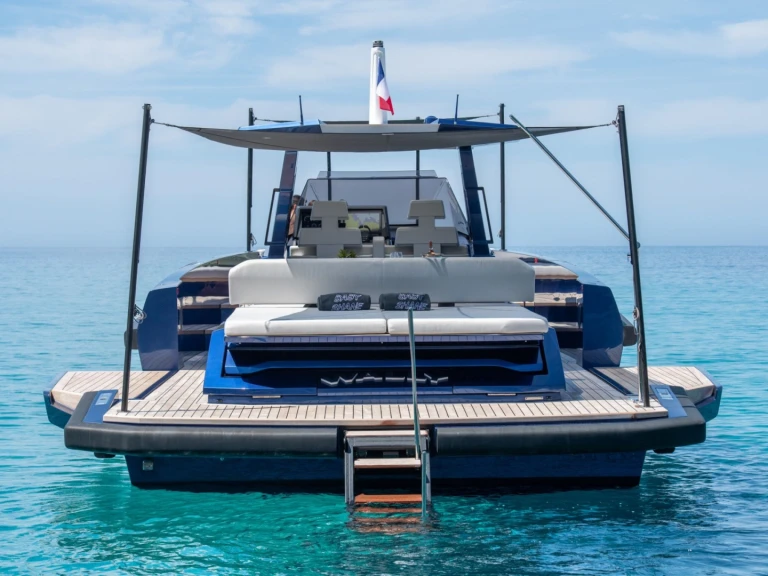 Pronájem Motorová loď WALLY YACHTS s licencí