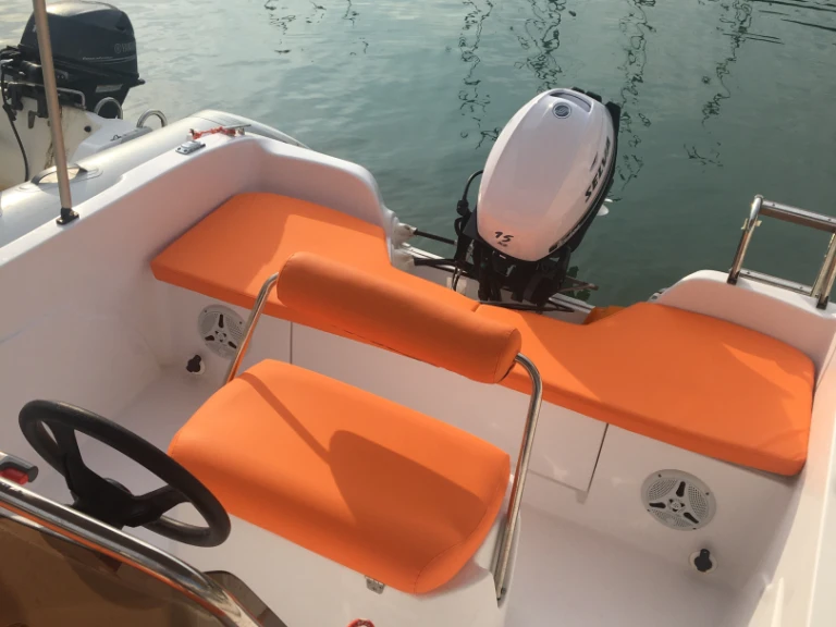voraz Voraz jednotlivci a charterové společnosti v Port de Estartit