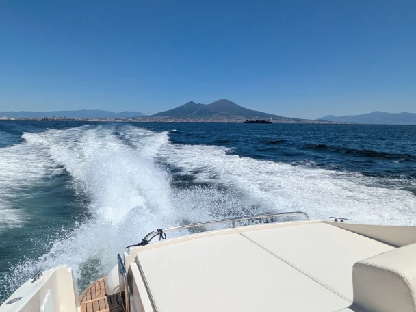 Baia 43/0 jednotlivci a charterové společnosti v Neapol