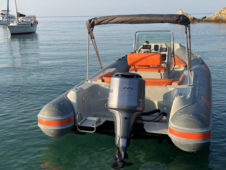 Pronájem lodi Hyeres lákavé ceny Voyager 22
