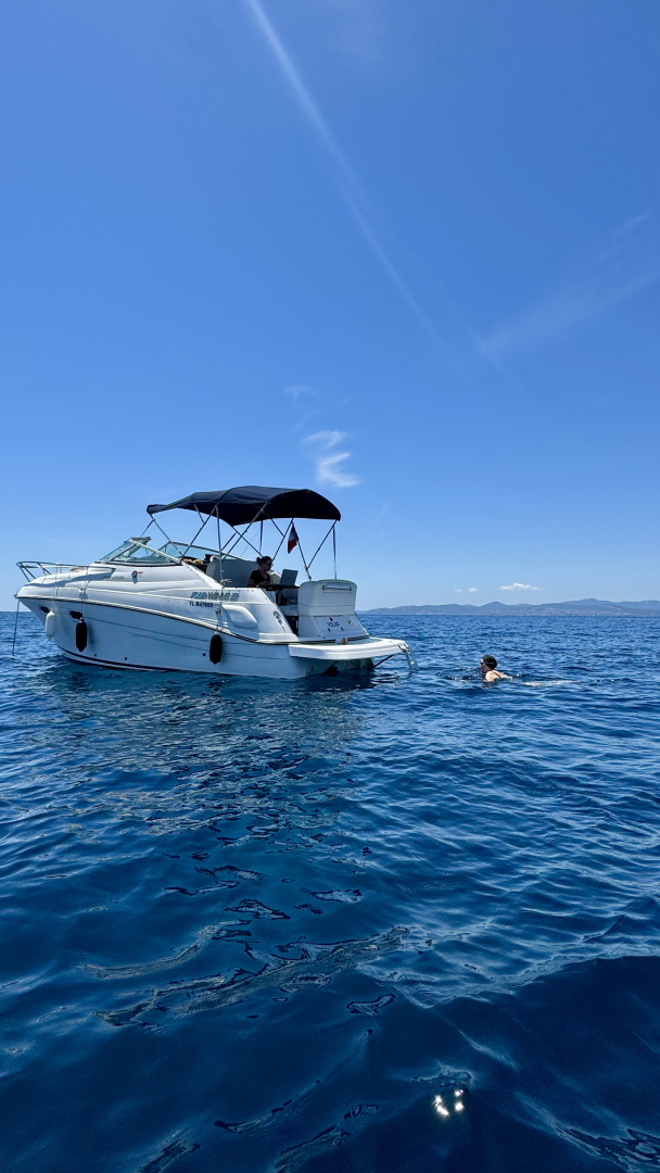 Pronajmout si Four Winns Vista 248 v Saint Raphael