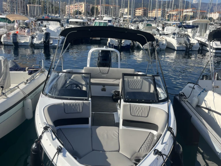 Pronájem lodi Ajaccio lákavé ceny GT 225