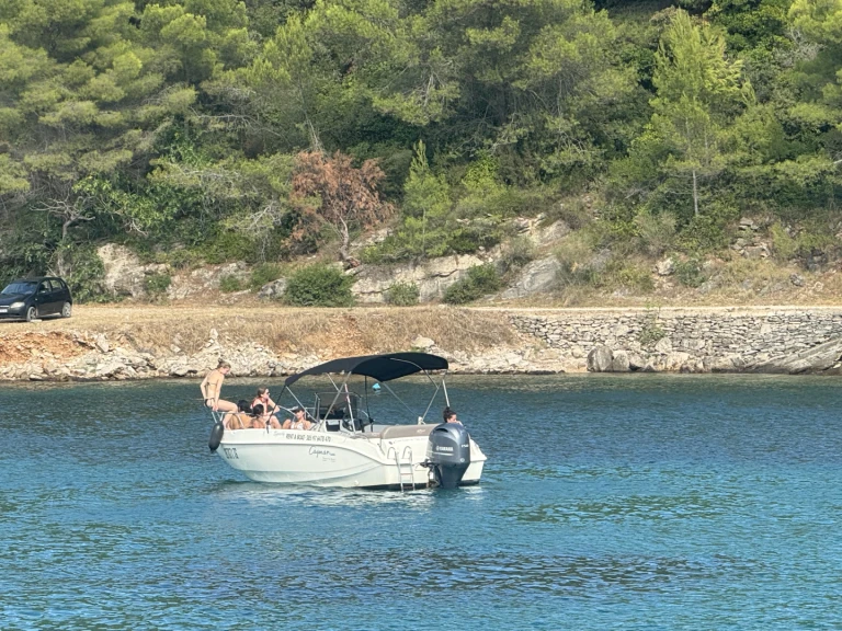 speedy Cayman 585 jednotlivci a charterové společnosti v Trogir
