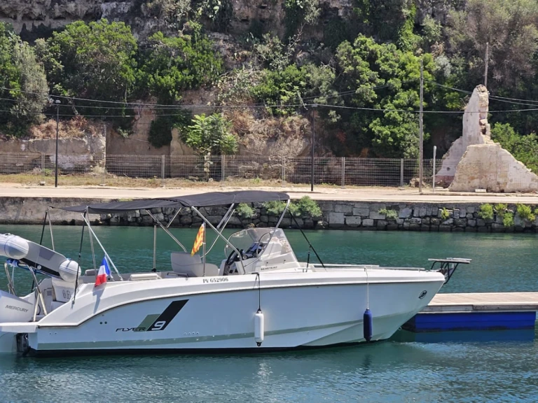 Pronájem lodi Bénéteau Flyer 9 SPACEdeck v Saint-Cyprien na Samboatu