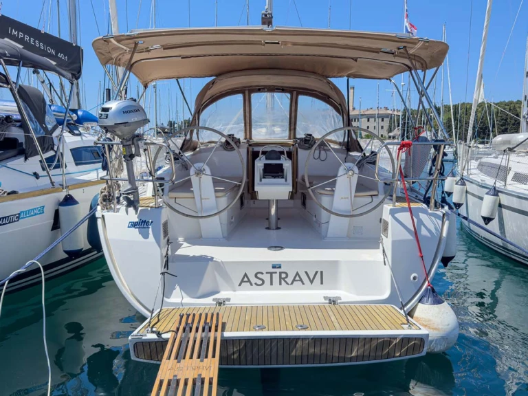 Pronájem lodi Bavaria Cruiser 37 v Pula na Samboatu