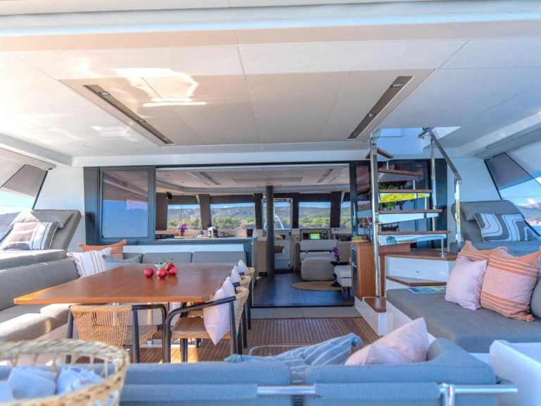 Fountaine Pajot Solomar  jednotlivci a charterové společnosti v Trogir