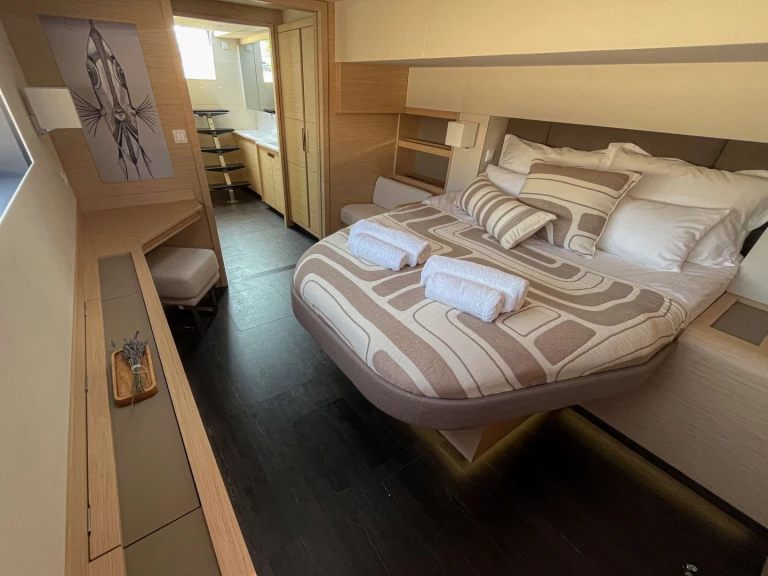 Pronajmout si Fountaine Pajot Solomar  v Trogir