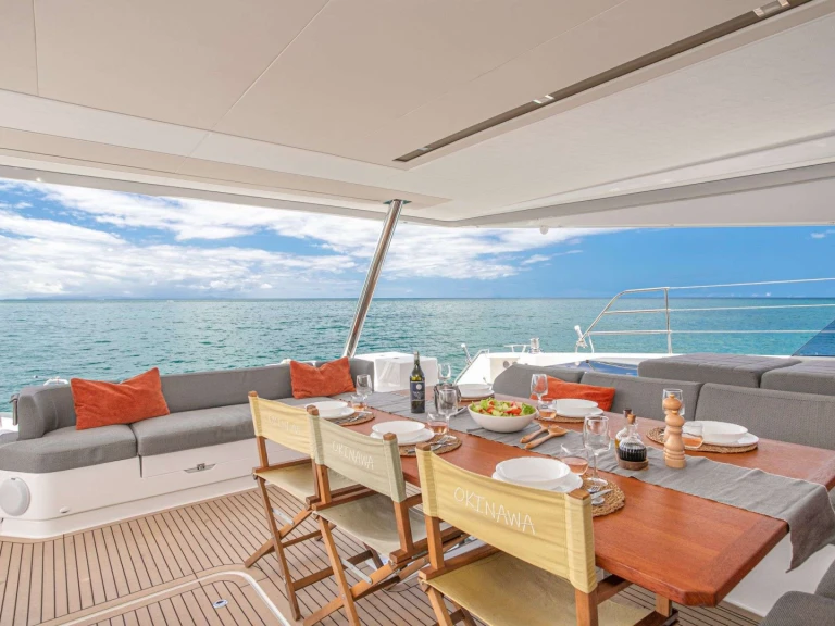 Pronájem jachty v Neapol -Fountaine Pajot OKINAWA na Samboatu