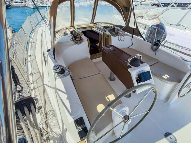 Pronajmout si Bavaria Cruiser 37 v Pula