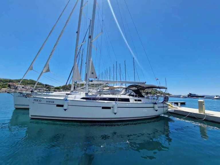 Pronájem lodi Pula lákavé ceny Cruiser 37