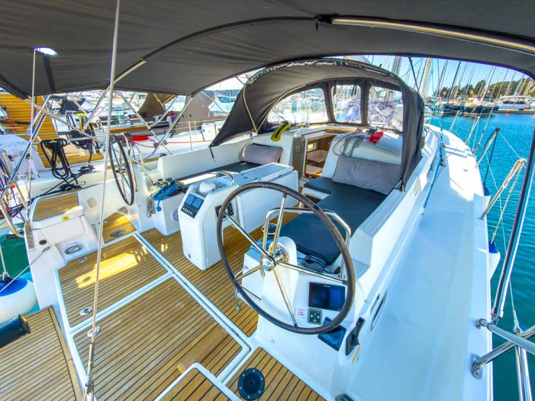 Jeanneau Sun Odyssey 440 jednotlivci a charterové společnosti v Pula