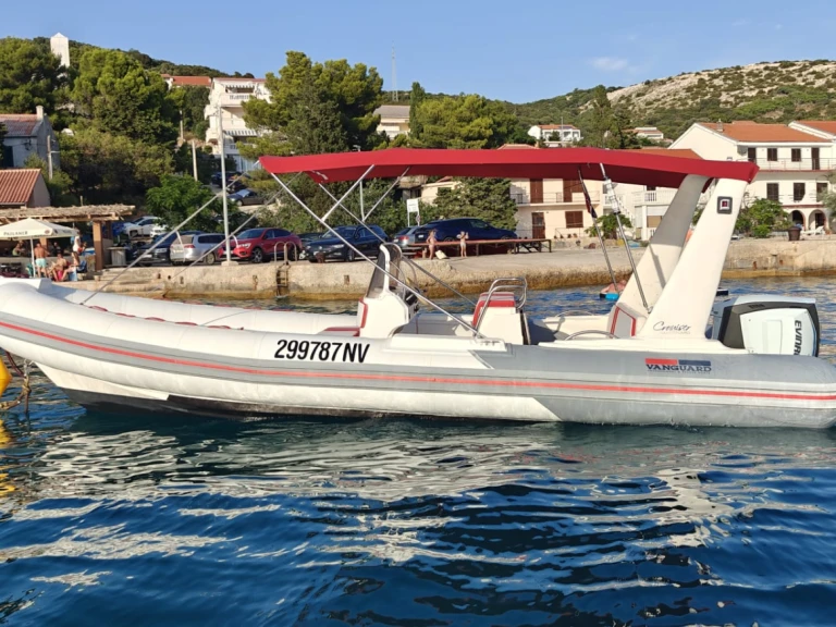 Valiant V 750 Cruiser jednotlivci a charterové společnosti v Novalja