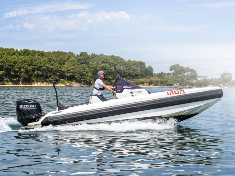 Motorová loď k pronájmu v Vannes za nejlepší cenu