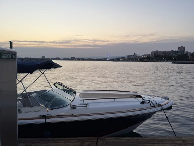 Motorová loď k pronájmu v Saint Raphael za nejlepší cenu