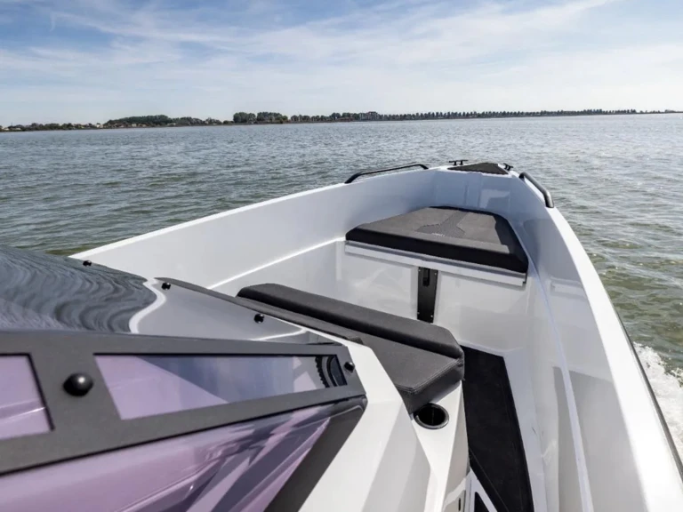 Pronájem Motorová loď IRON BOATS  s licencí